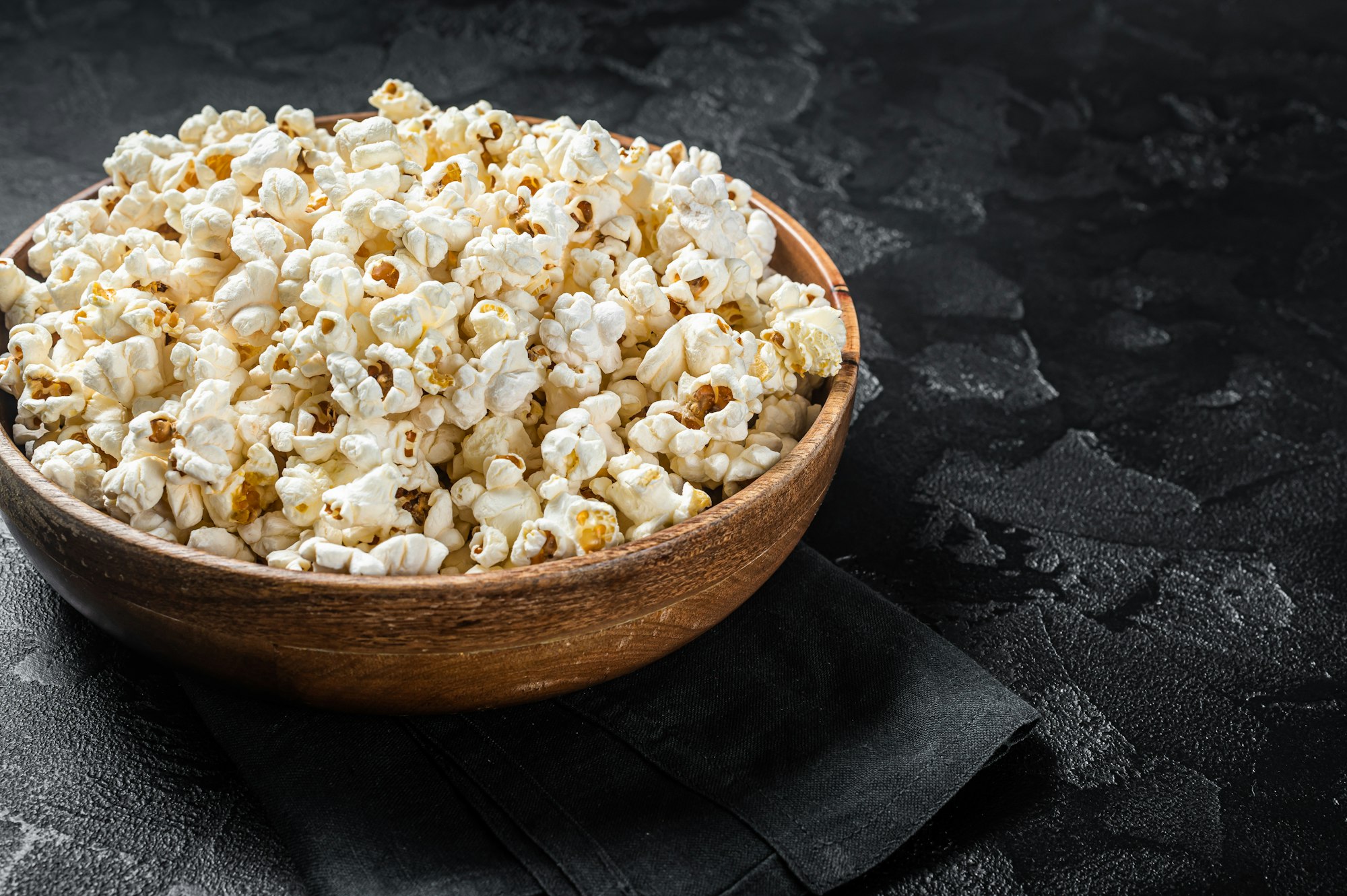 Hjemmelavede popcorn lavet i airfryer