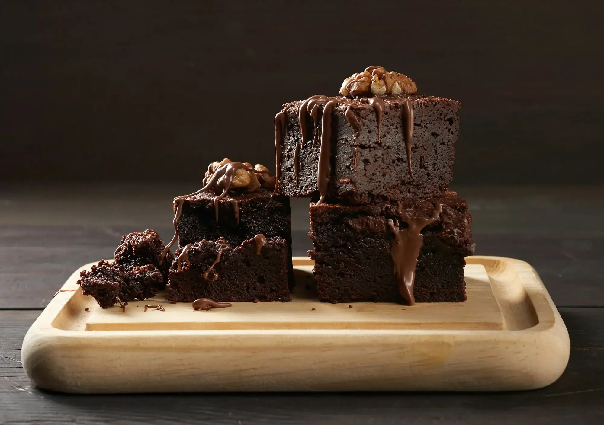 Lækre brownies med sprød kant tilberedt i airfryer.