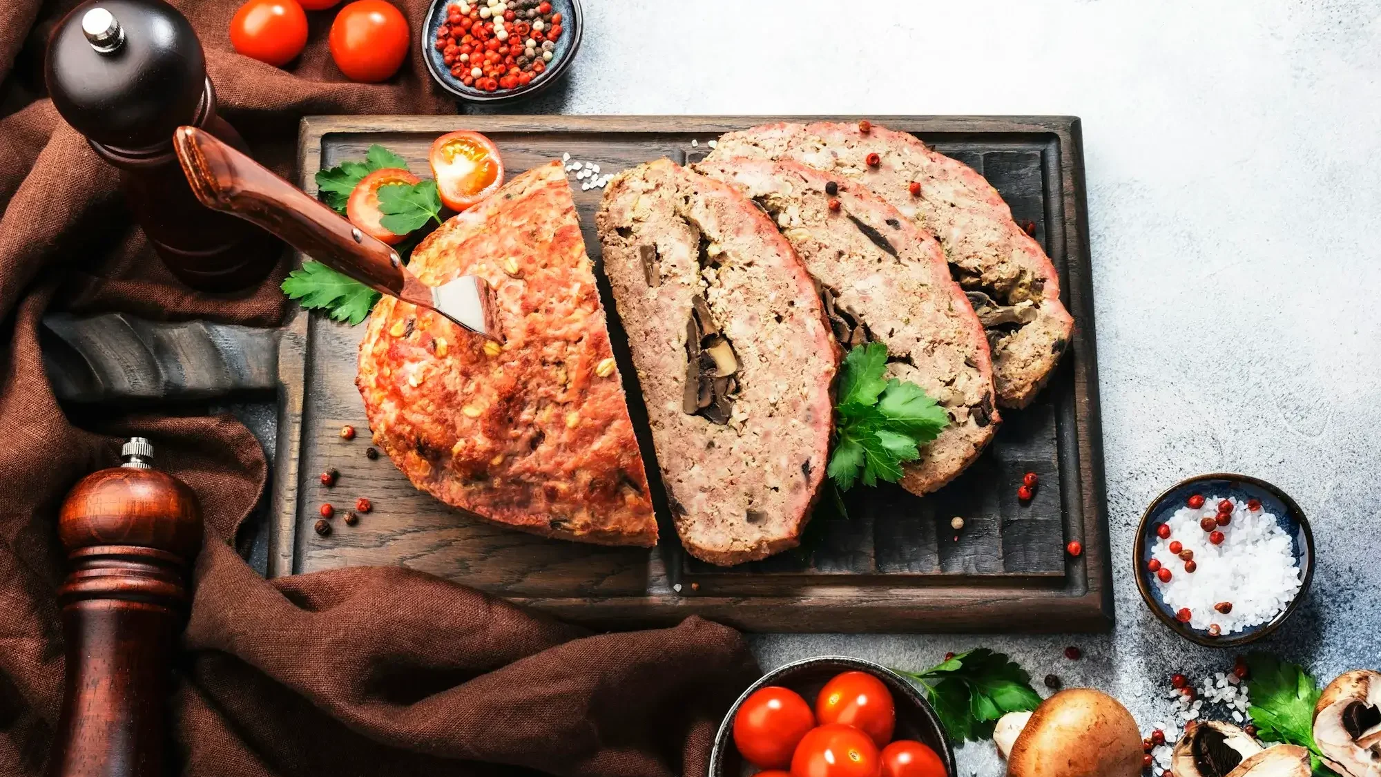 Saftigt farsbrød tilberedt i airfryer med sprød skorpe