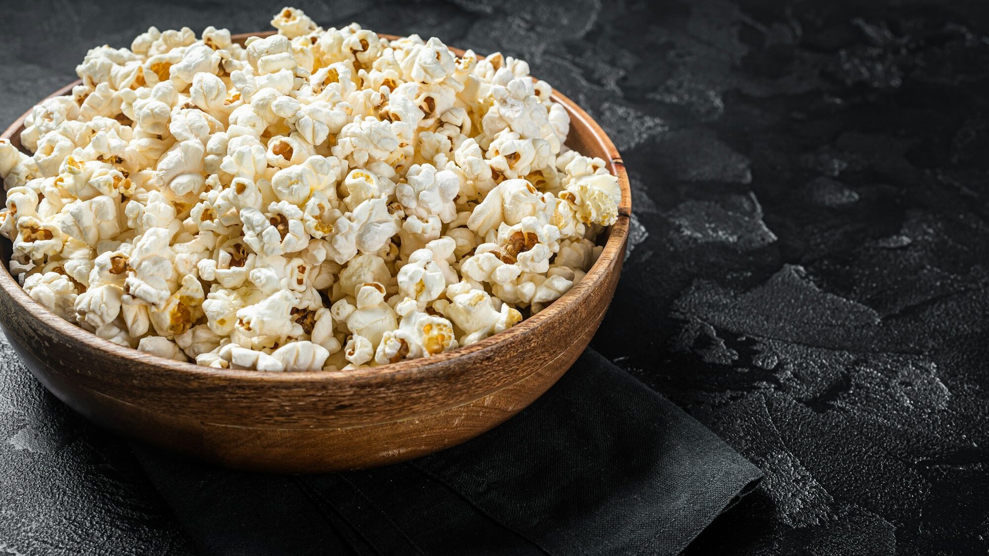 Hjemmelavede popcorn lavet i airfryer