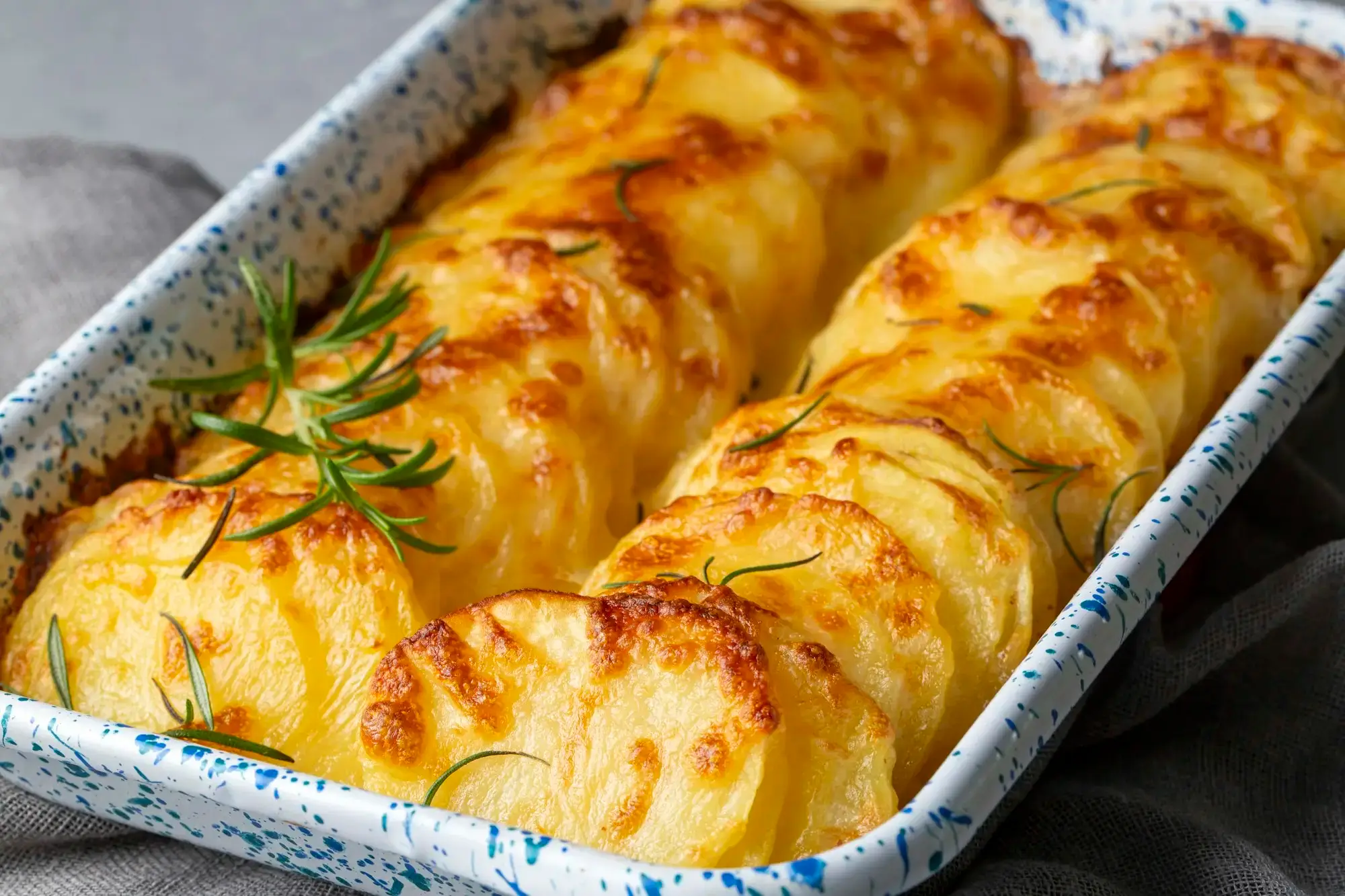 Flødekartofler i airfryer med sprød overflade og cremet indre